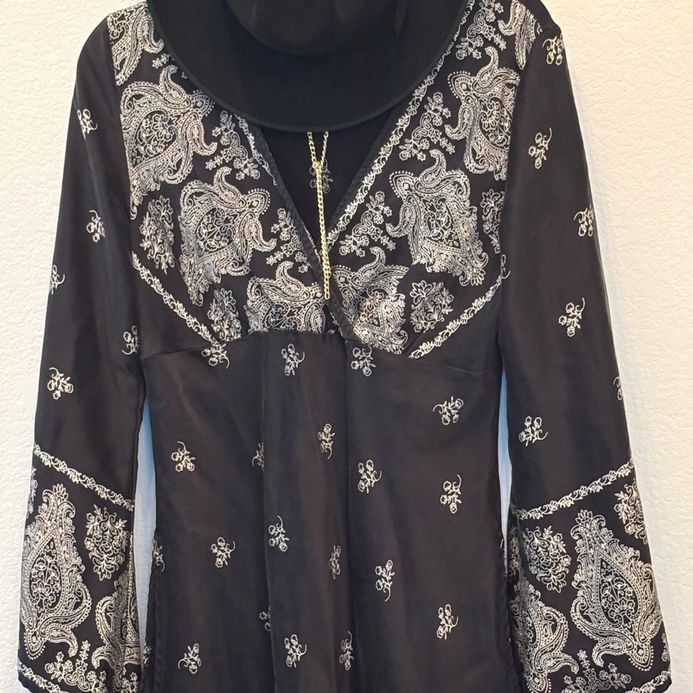100% silk Black and white paisley and floral Women's Top